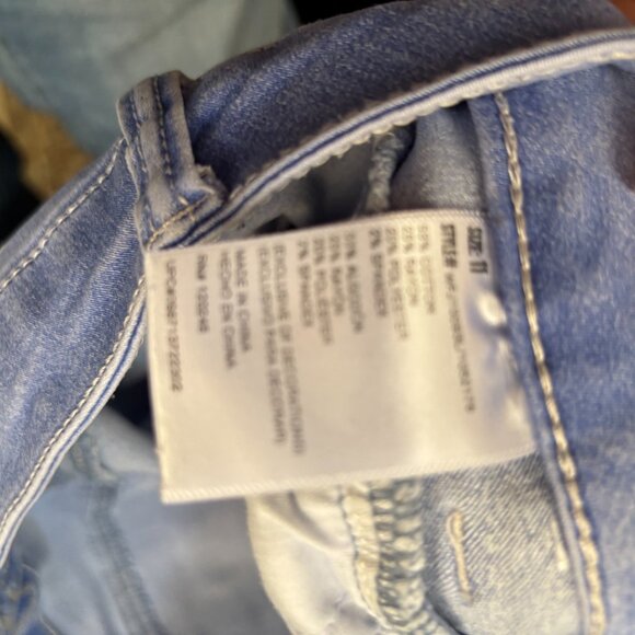 Bundle of 2- Wildflower Jean Shorts Size 11 - Picture 2 of 3